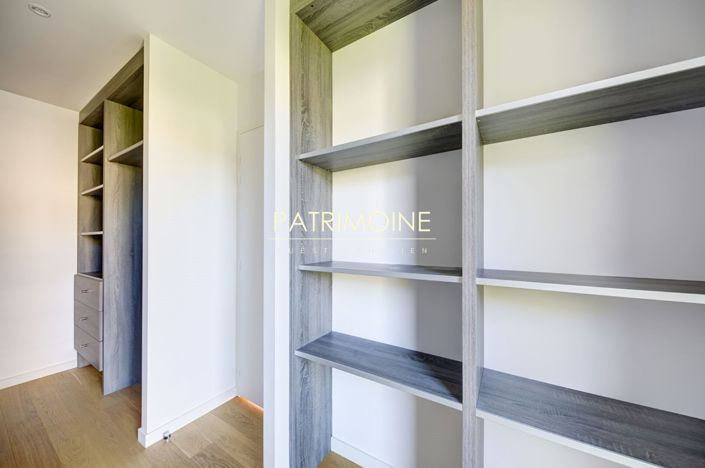 Image No.16-6 Bed House for sale