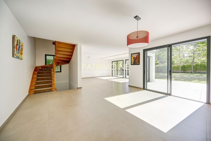Image No.4-6 Bed House for sale