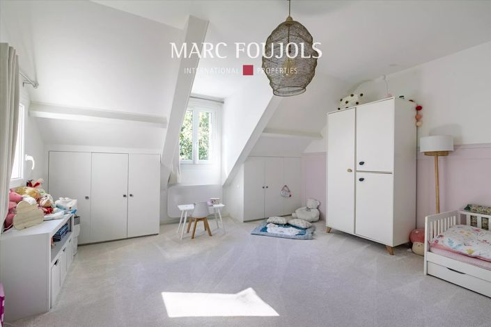 Image No.17-6 Bed House for sale