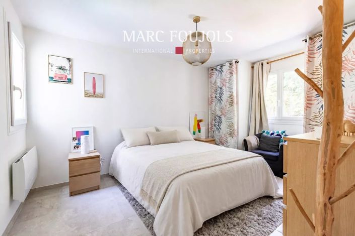Image No.20-6 Bed House for sale