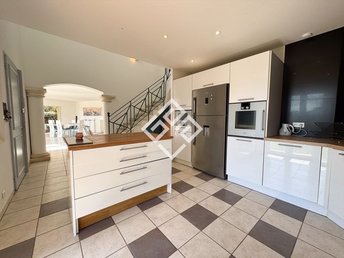 Image No.14-4 Bed House for sale