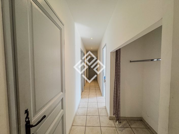 Image No.17-4 Bed House for sale