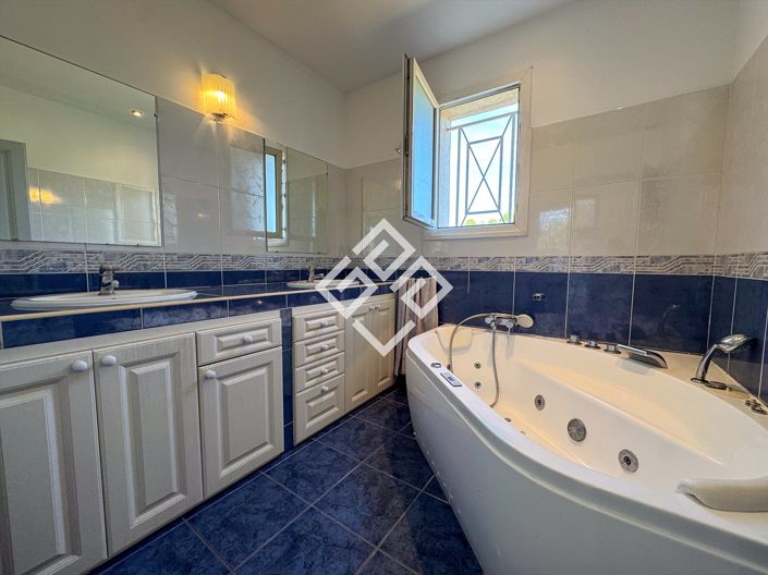 Image No.19-4 Bed House for sale