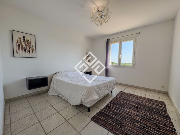 Image No.20-4 Bed House for sale