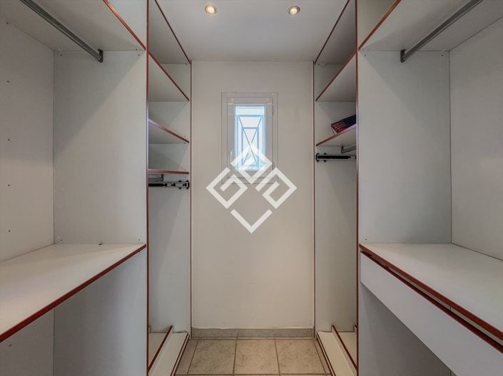 Image No.23-4 Bed House for sale