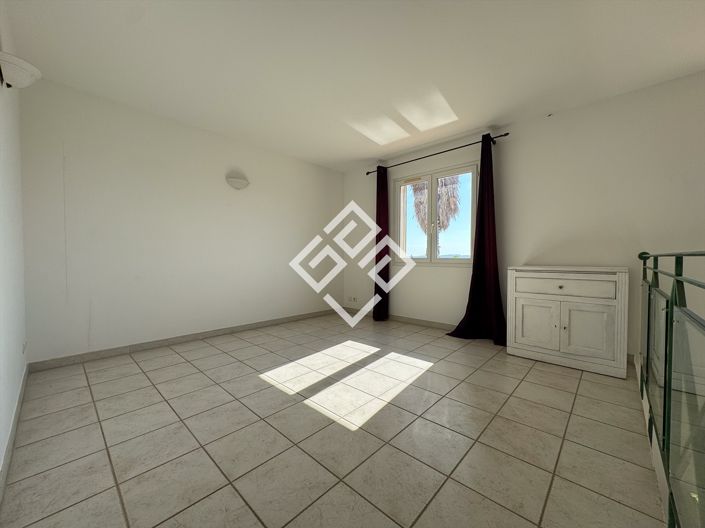 Image No.24-4 Bed House for sale