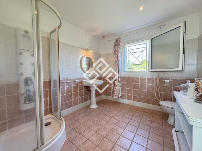 Image No.26-4 Bed House for sale
