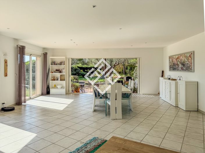 Image No.7-4 Bed House for sale