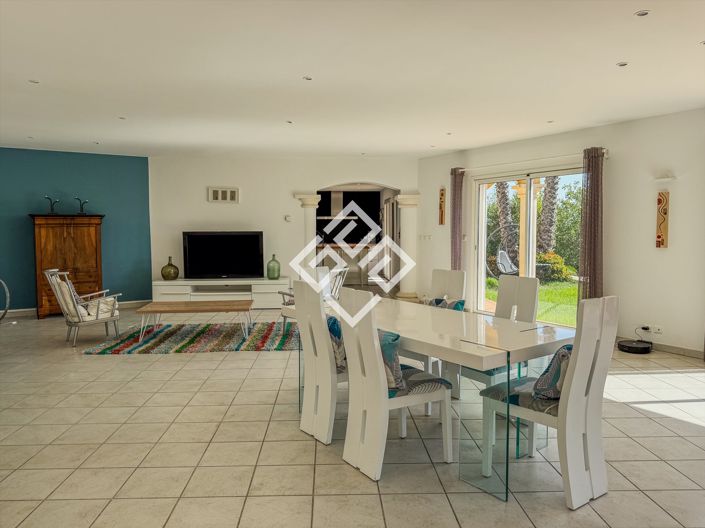 Image No.8-4 Bed House for sale