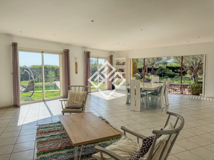 Image No.9-4 Bed House for sale