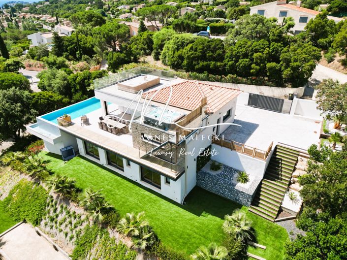 Image No.2-4 Bed House for sale
