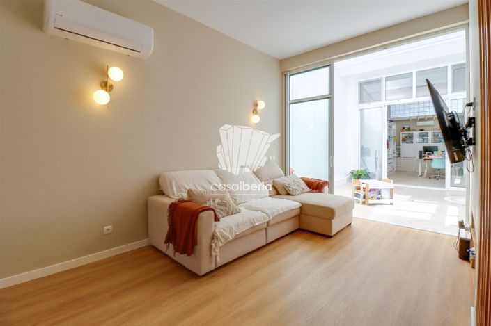 Image No.12-2 Bed House for sale