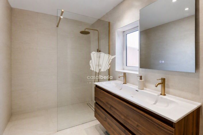Image No.16-2 Bed House for sale