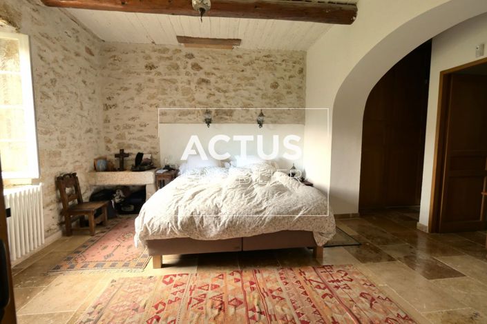 Image No.10-Propriété de 7 chambres à vendre à Cornillon-Confoux