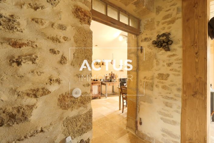 Image No.7-Propriété de 7 chambres à vendre à Cornillon-Confoux