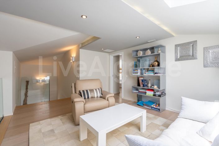Image No.21-3 Bed House for sale