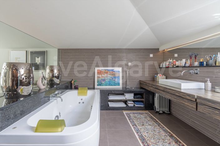 Image No.26-3 Bed House for sale