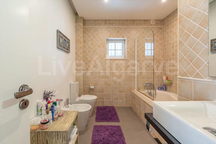 Image No.37-3 Bed House for sale