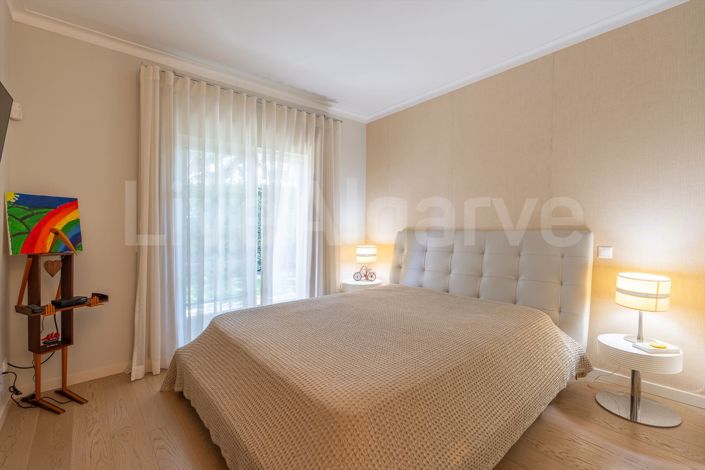 Image No.42-3 Bed House for sale