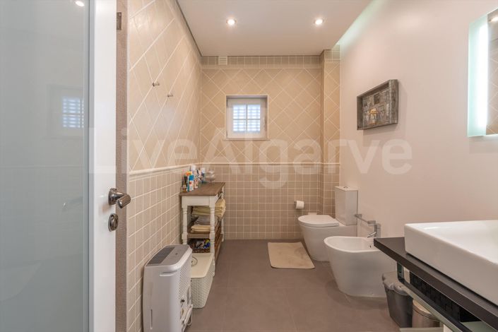 Image No.45-3 Bed House for sale
