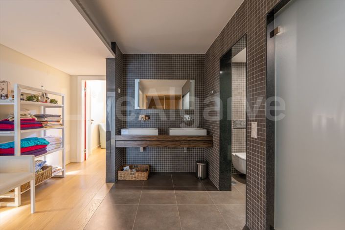 Image No.59-3 Bed House for sale