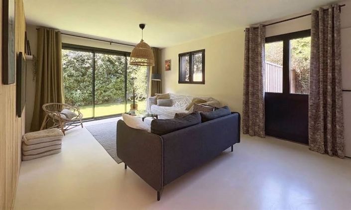 Image No.8-4 Bed House for sale