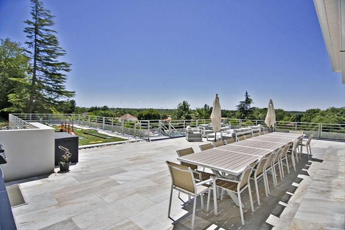 Image No.5-8 Bed House for sale