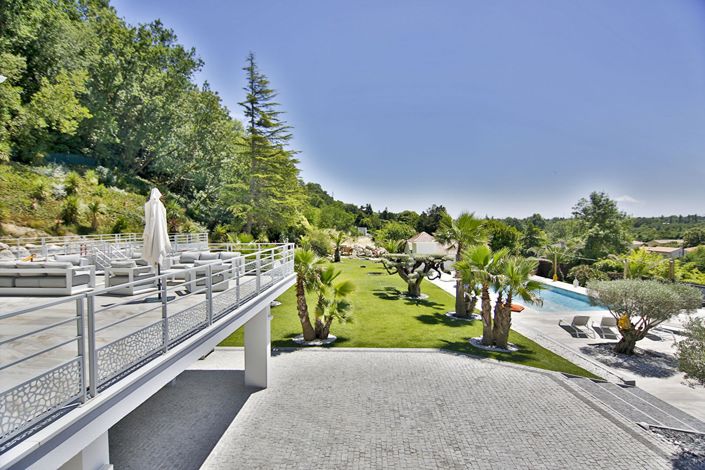 Image No.6-8 Bed House for sale