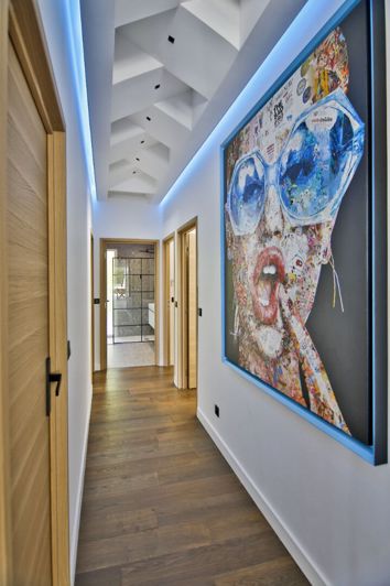 Image No.7-8 Bed House for sale