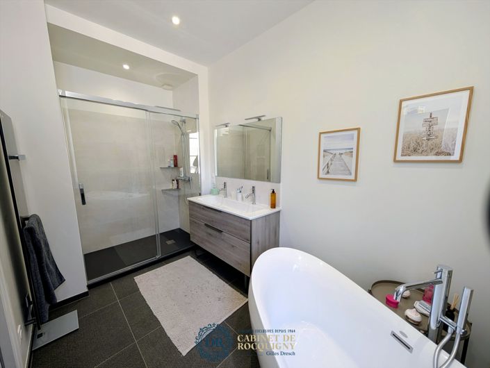 Image No.16-5 Bed House for sale