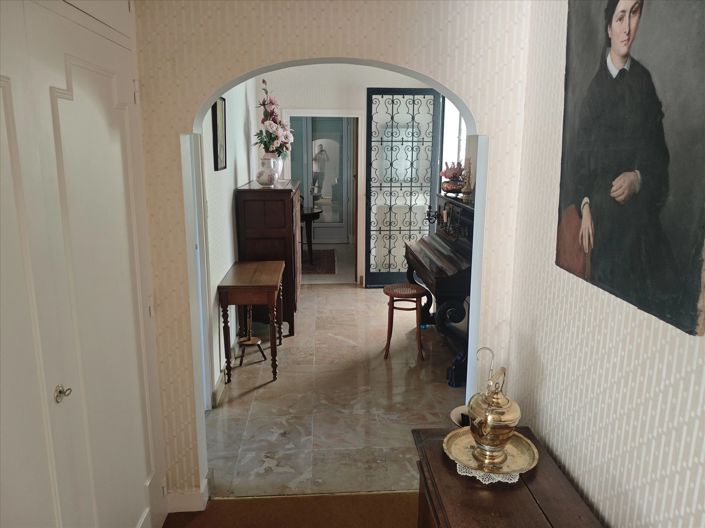 Image No.6-4 Bed House for sale