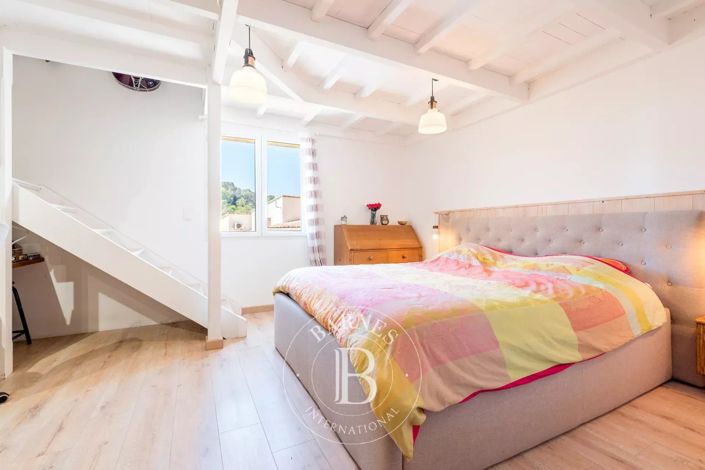 Image No.8-3 Bed House for sale