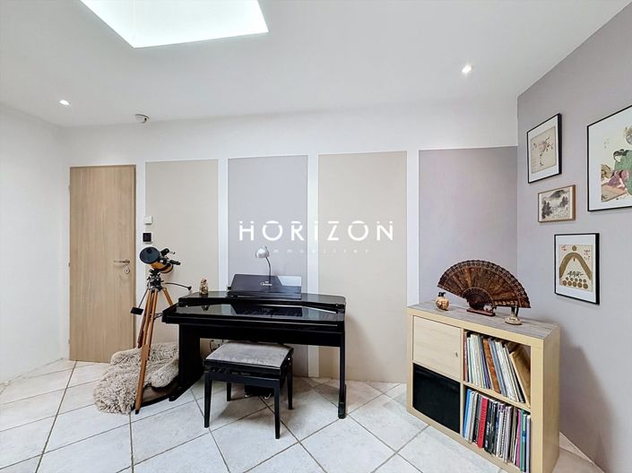 Image No.24-5 Bed House for sale