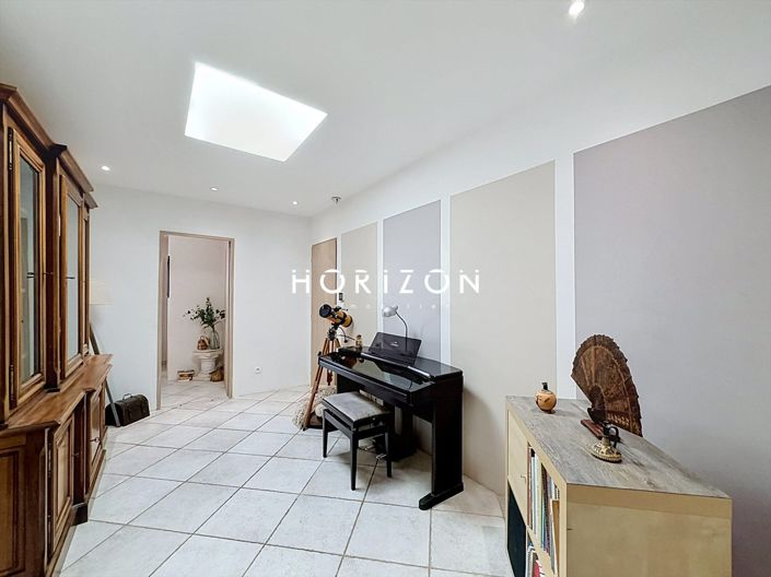 Image No.25-5 Bed House for sale