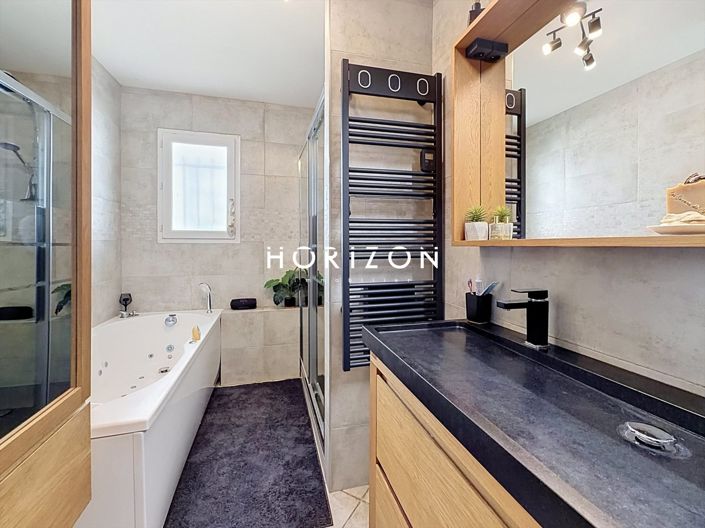 Image No.28-5 Bed House for sale