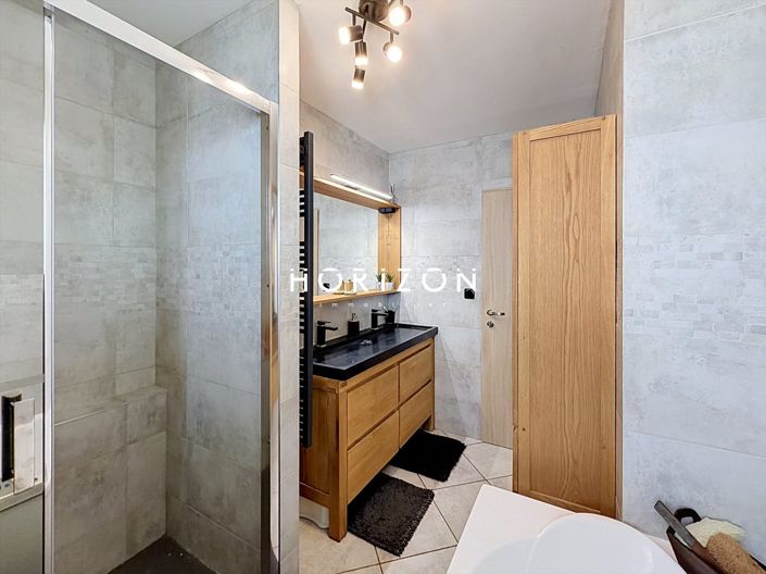 Image No.29-5 Bed House for sale