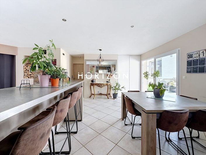 Image No.3-5 Bed House for sale