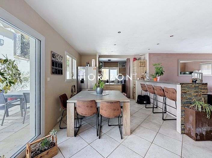 Image No.9-5 Bed House for sale
