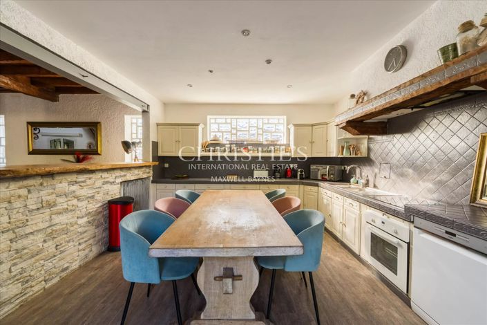 Image No.3-6 Bed House for sale