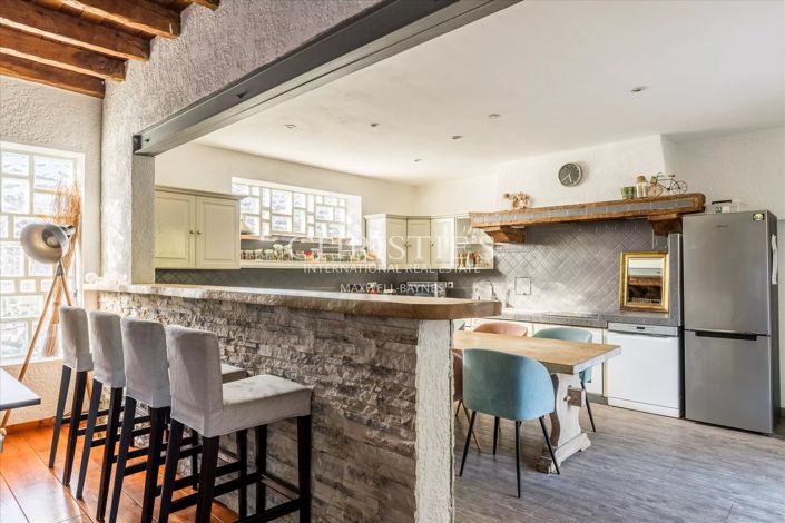 Image No.4-6 Bed House for sale
