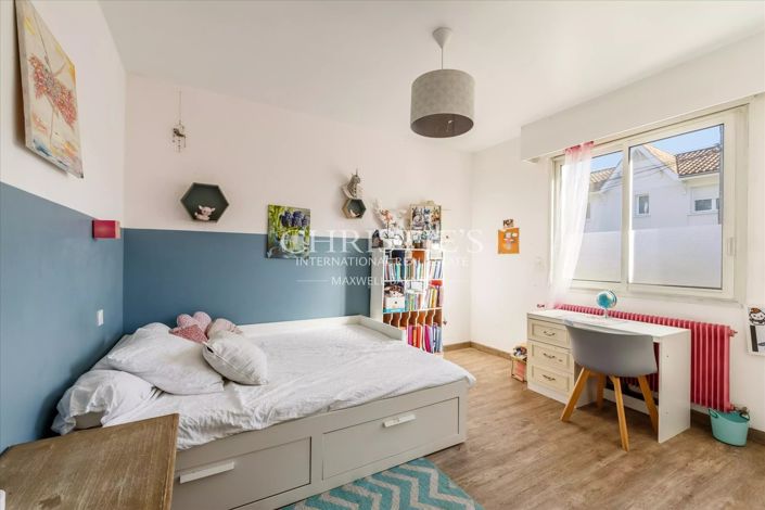 Image No.5-6 Bed House for sale