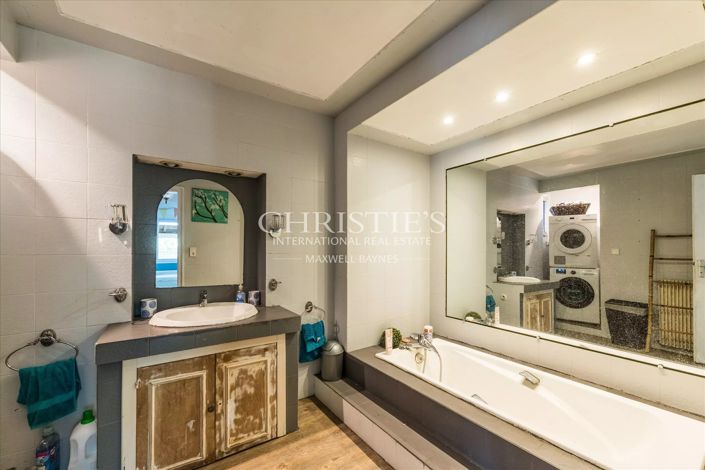 Image No.8-6 Bed House for sale