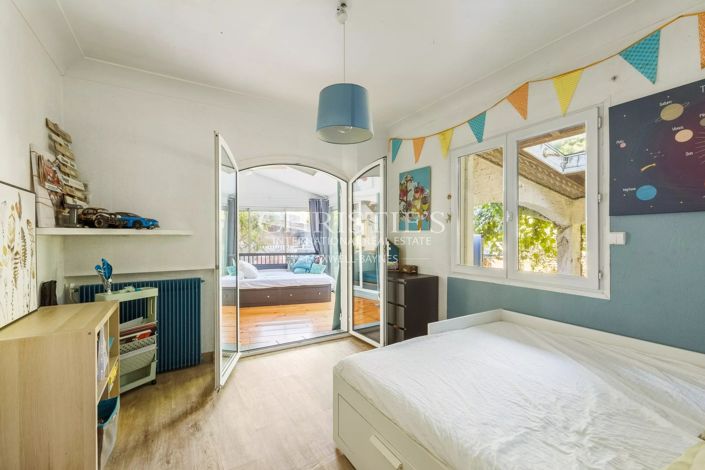 Image No.8-6 Bed House for sale