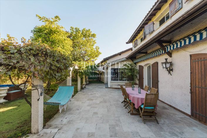 Image No.9-6 Bed House for sale