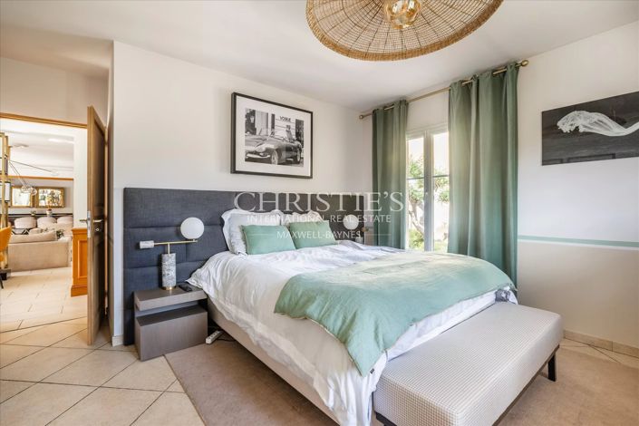 Image No.12-5 Bed House for sale