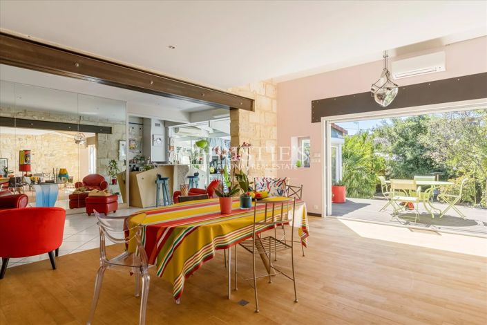 Image No.2-4 Bed House for sale