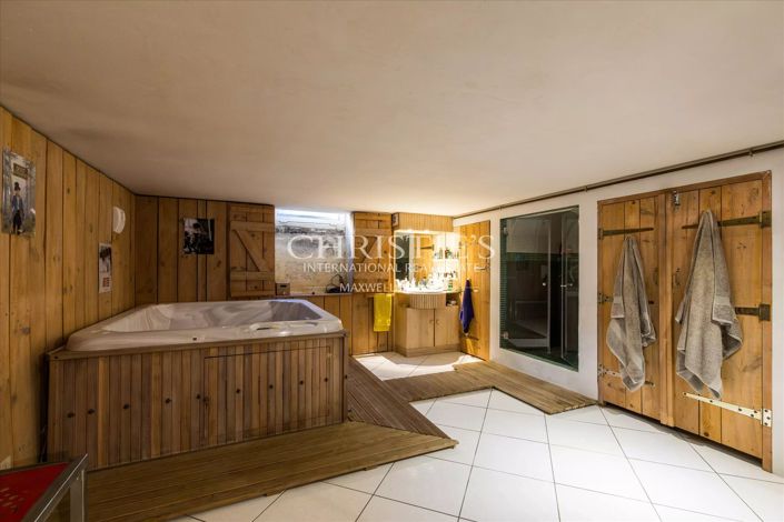 Image No.8-4 Bed House for sale