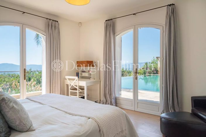 Image No.10-6 Bed House for sale