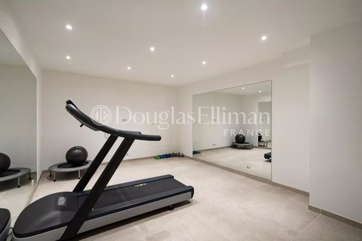 Image No.14-6 Bed House for sale