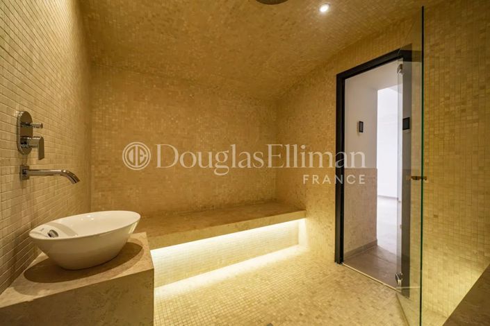 Image No.15-6 Bed House for sale